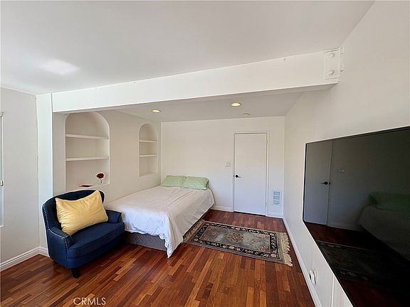 2nd image of 1033 Eastman Way