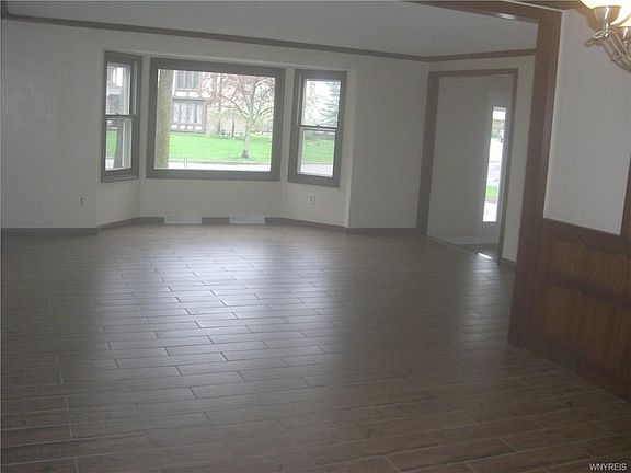 3rd image of 128 Bramblewood Ln