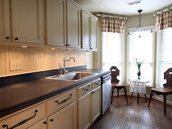 Renovated kitchen w/honed granite, undermount lighting & nook w/uptown view