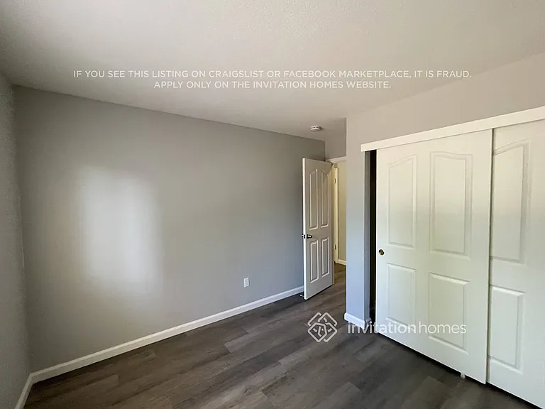 472 Woodcrest Dr — Photo 8