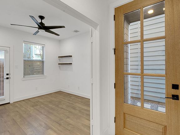 5th image of 1526 Chestnut St