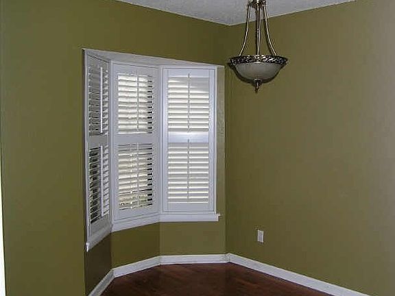 3rd image of 1707 W Lovers Ln