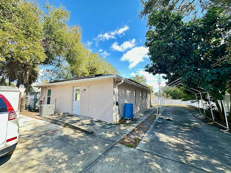 1121 Dr Martin Luther King Jr St S — Photo 15