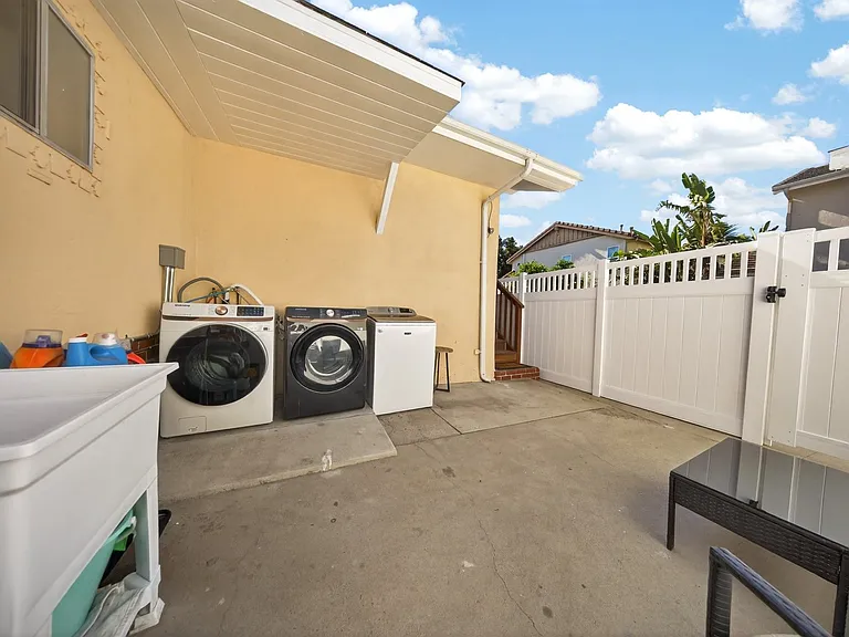 327 Vine St — Photo 46