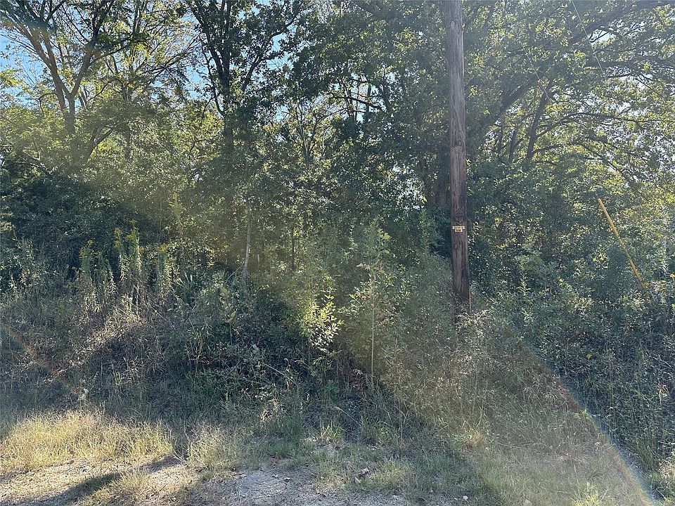 1st image of 102 Navarro Dr