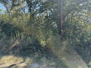 102 Navarro Dr, Mabank, TX 75156