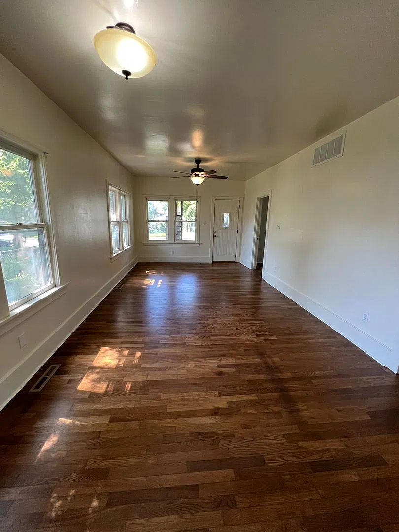 Remodeled Like New 2 Bedroom 1 Bath — Photo 3