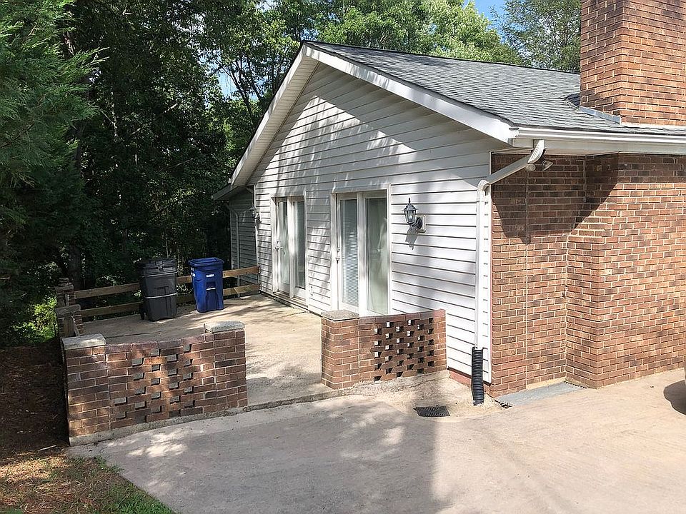 2nd image of 513 James St