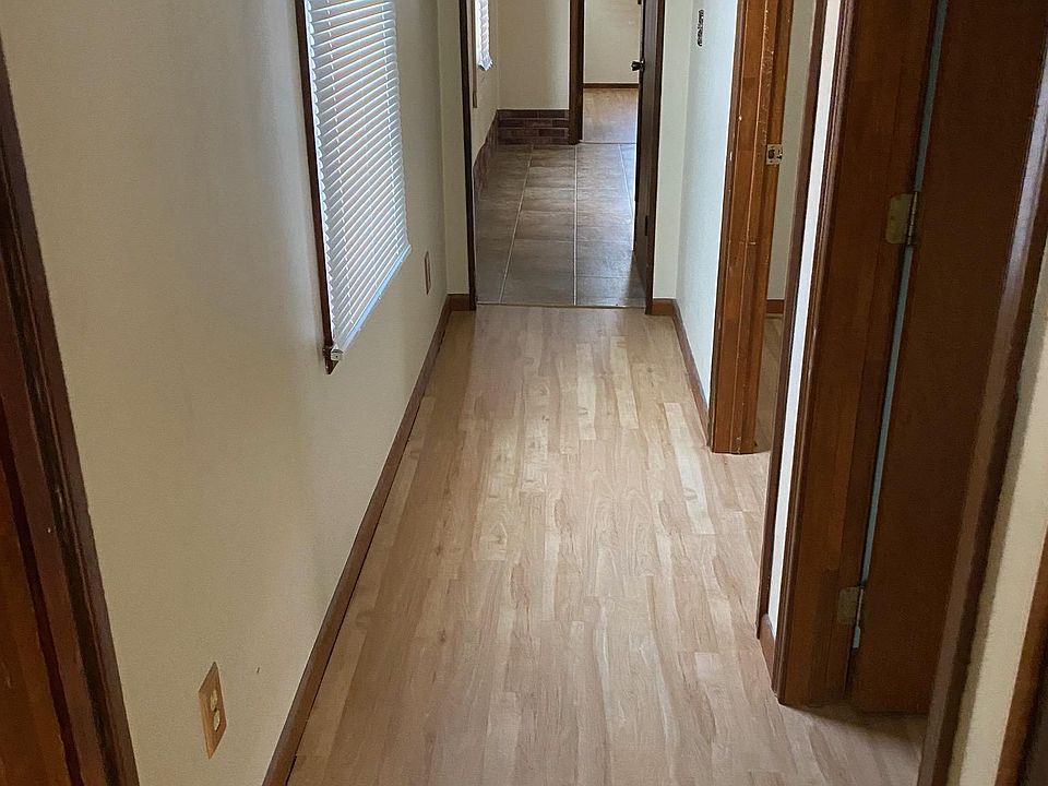 HALL WAY FROM LIVING ROOM TO KITCHEN