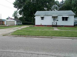 903 Park Ave, Independence, IA 50644