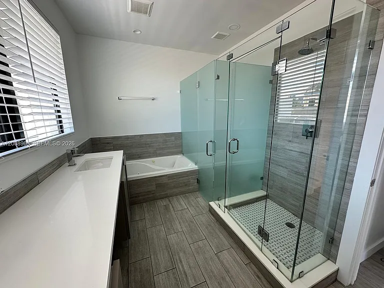 722 NE 15th Ave #2 — Photo 10