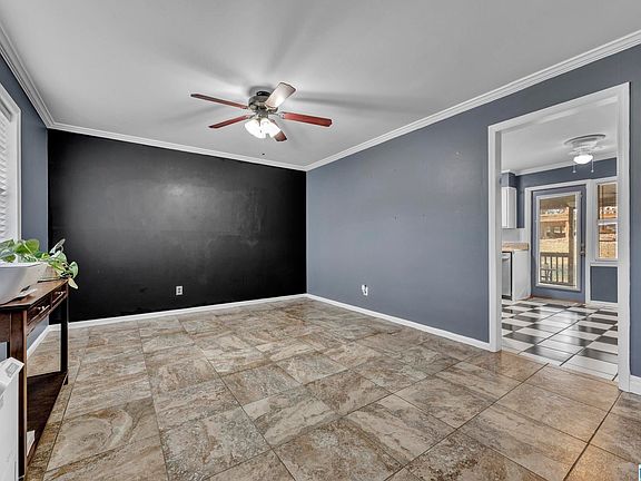 4th image of 430 Oak Ln