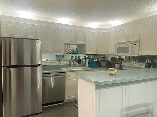 2 bed, 2.5 bath, 1488 sqft, $3,000 — Photo 3