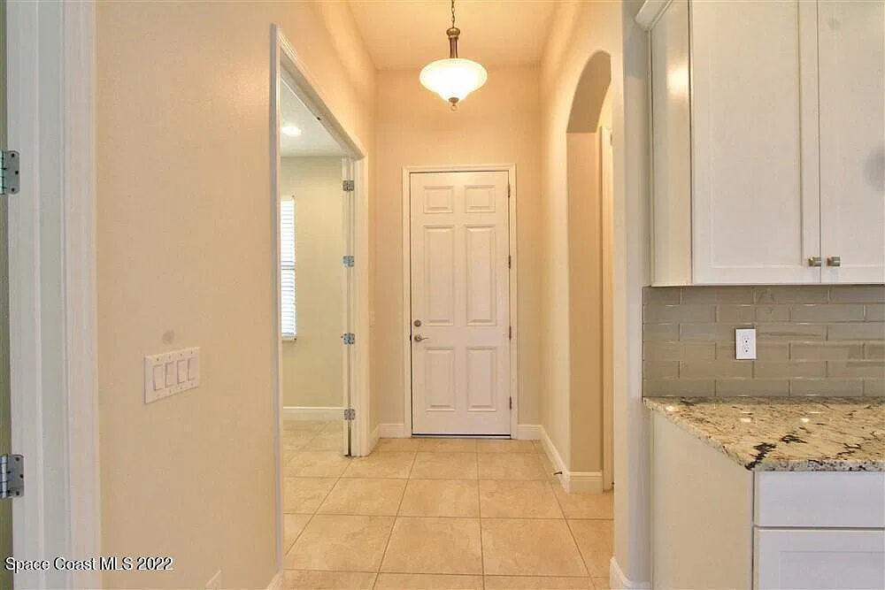 3 bed, 2.0 bath, 1857 sqft, $3,200 — Photo 3