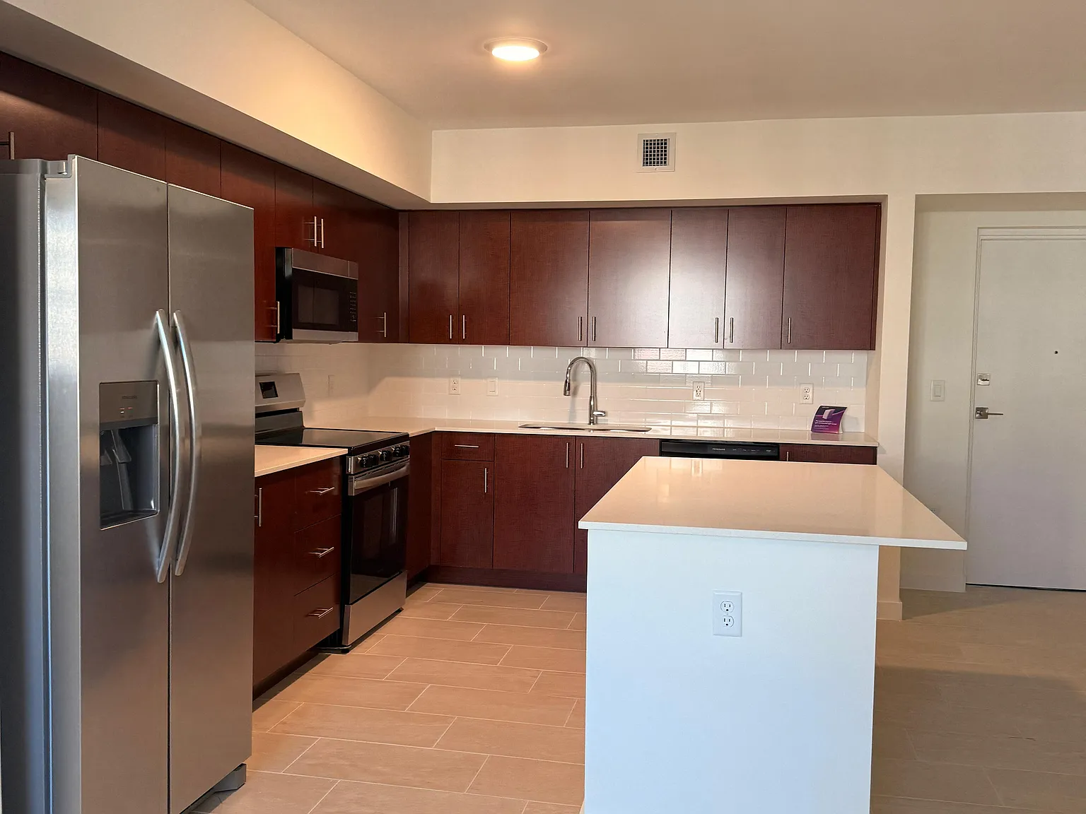 3 bed, 1200 sqft, $2,600 — Photo 3