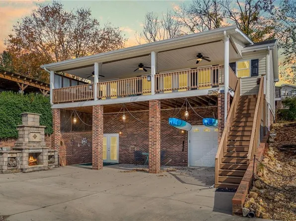 128 Badin Lake Cir, New London, NC 28127