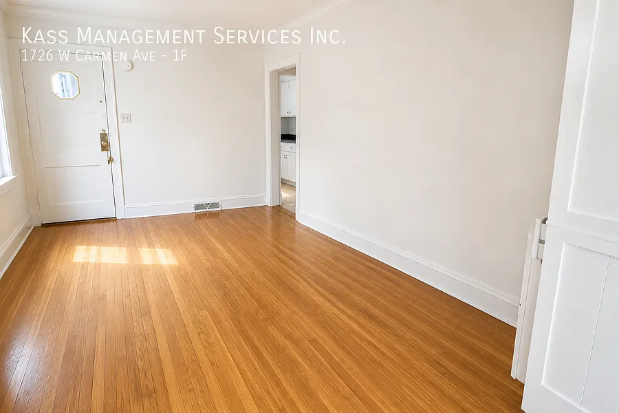 Beautiful 4 bed 2 bath Carmen Avenue Gem Near Andersonville — Photo 3