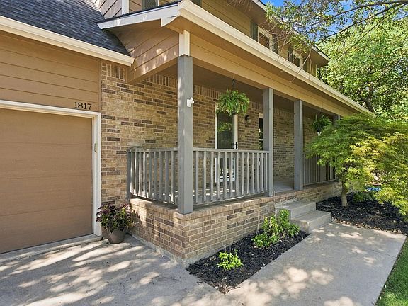 2nd image of 1817 N Shefford Cir