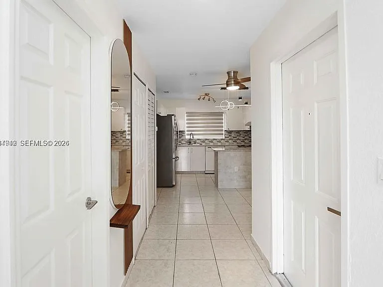 242 E 3rd St #205 — Photo 4