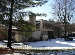 4330 Drake Rd, Cincinnati, OH 45243