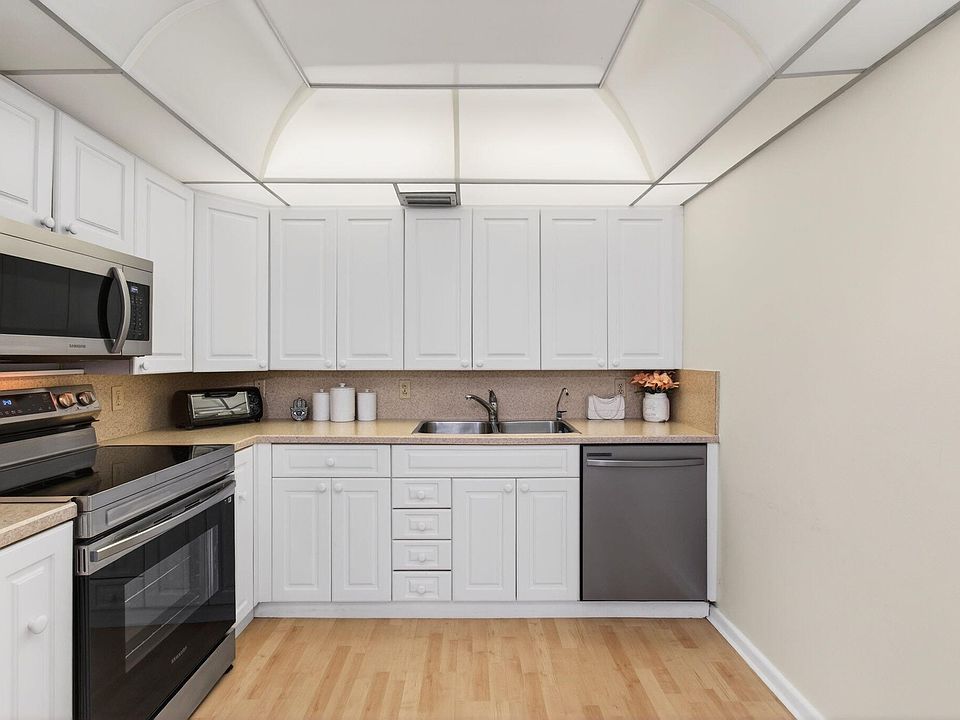 1st image of 3032 Lincoln B