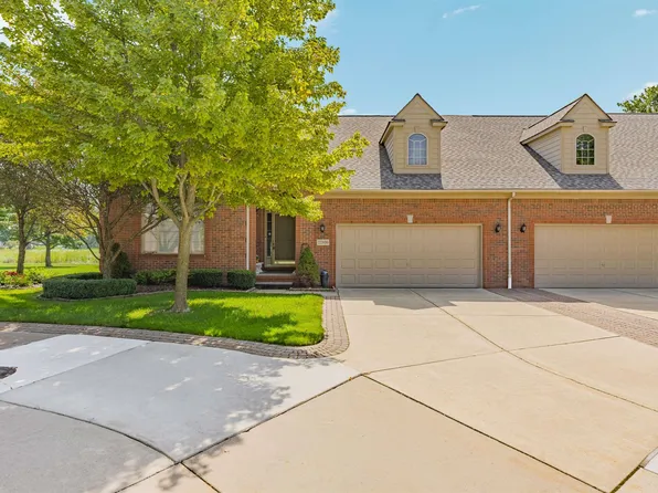 22800 Amber River Dr, Macomb, MI 48042