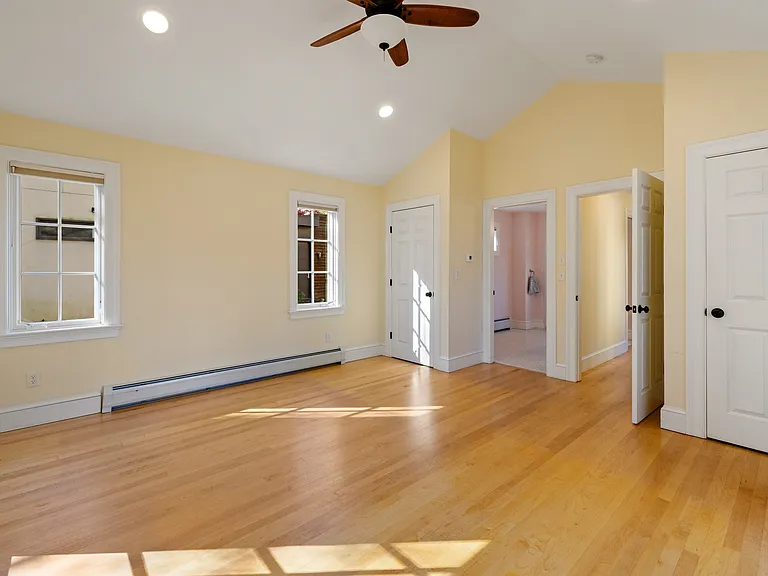61 Woodlawn Ave — Photo 8
