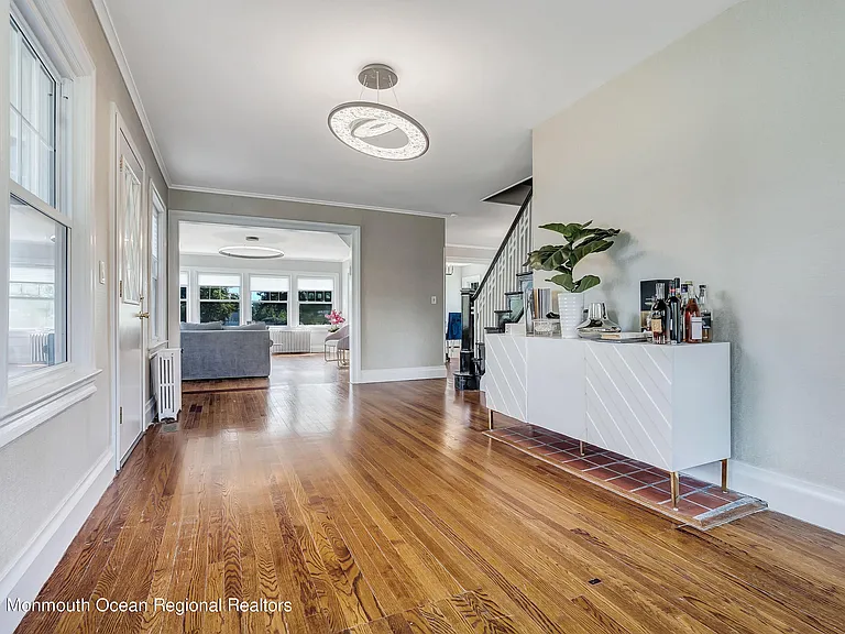 110 Monmouth Dr — Photo 9