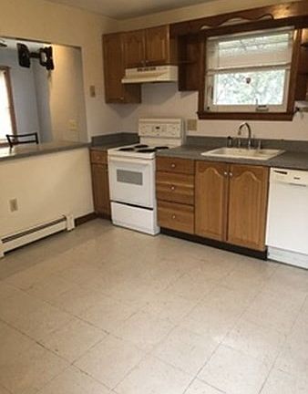 2nd image of 68R Brackett St #1