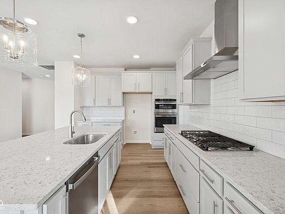 4th image of 9051 Ambassador St
