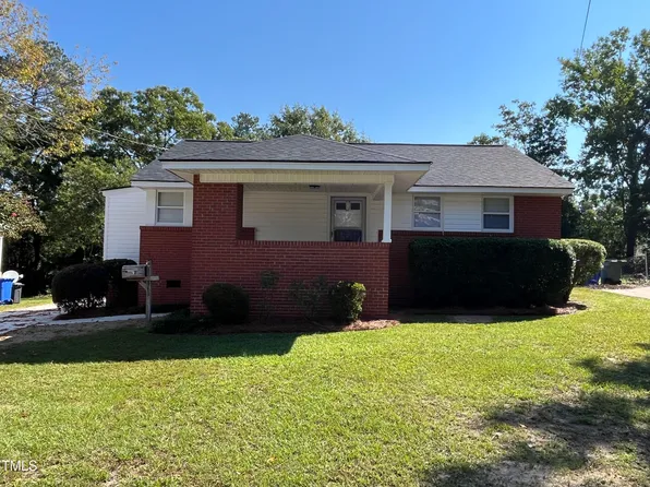 463 McRae Dr, Fayetteville, NC 28305