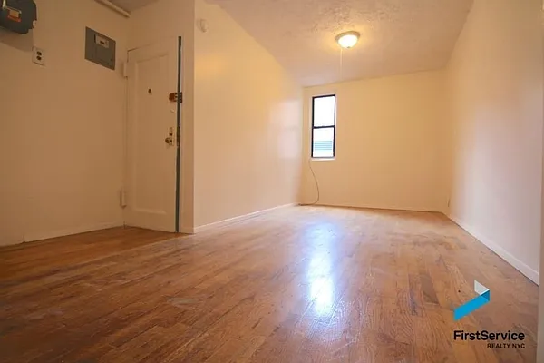 Rented by FirstService Realty (legacy) | media 8