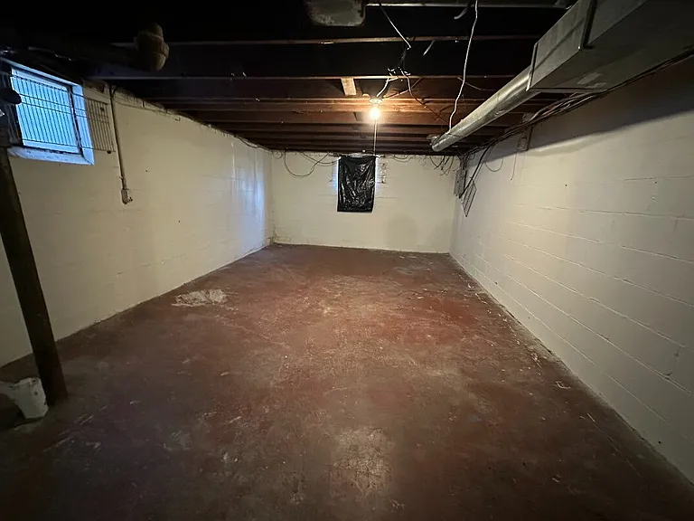 1303 N Gladstone Ave — Photo 11