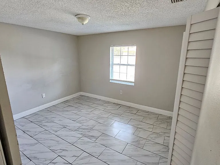 1013 Beecher St #1 — Photo 5