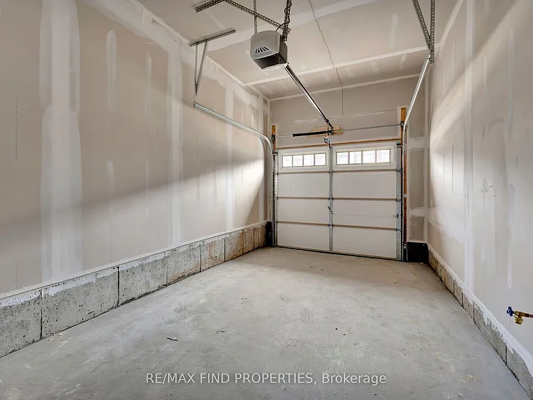 21 Dennis Ave — Photo 33