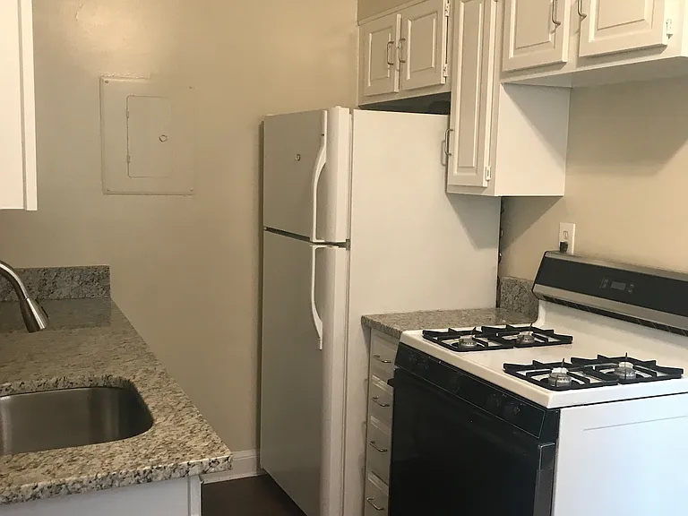 4471 Macarthur Blvd NW #101 — Photo 2