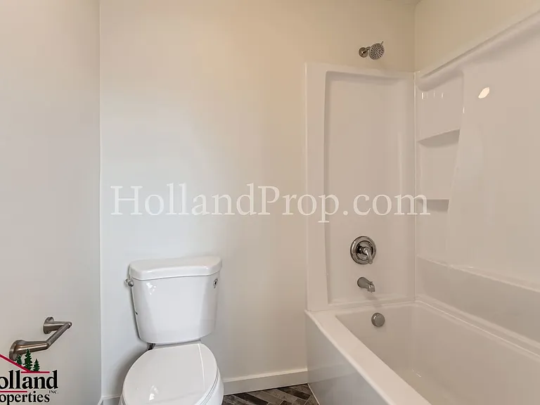 2287 NE Sheffield Ave — Photo 16
