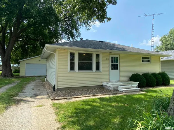 216 E Oak St, Broadwell, IL 62634