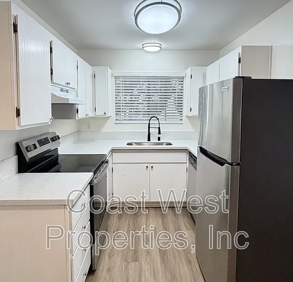 382 Acacia Ave #G — Photo 2