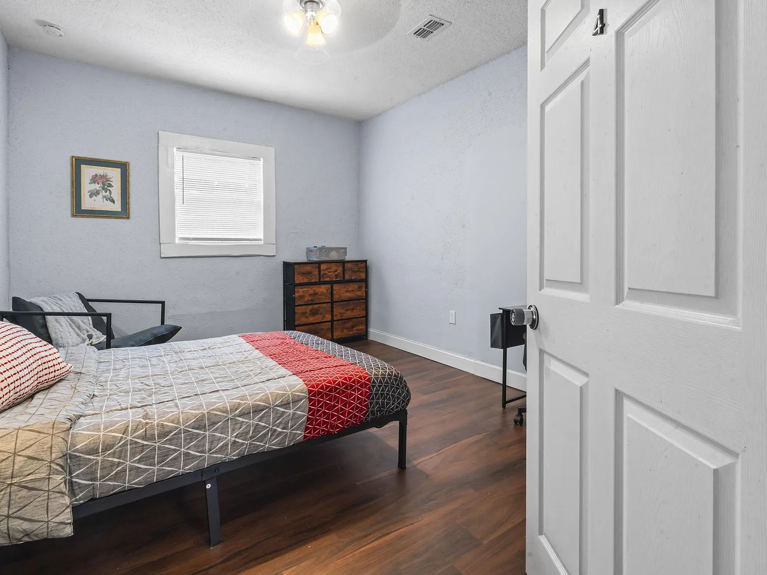4 bed, 3.0 bath, 1750 sqft, $620 — Photo 4