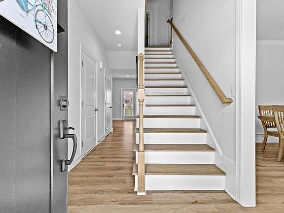 4th image of 2228 Foxfield Ln