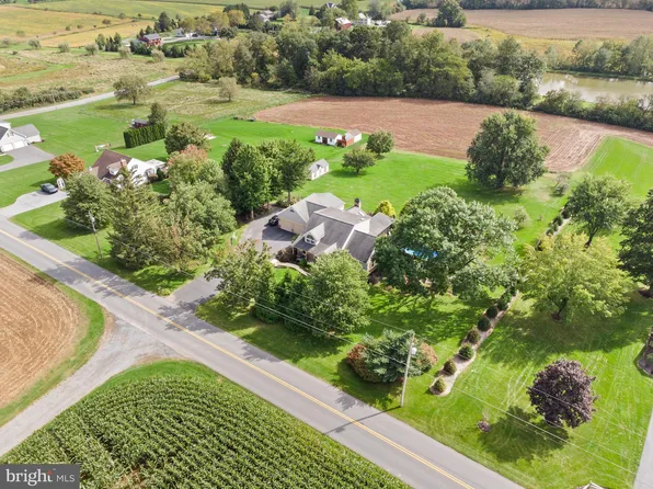 230 S Windy Mansion Rd, Denver, PA 17517