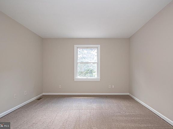 5th image of 26 Bowling Green Ave #3