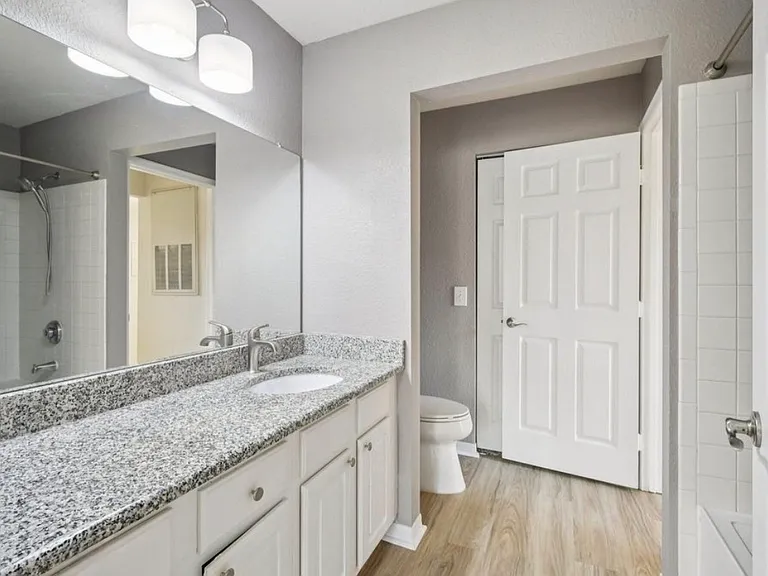 13700 Richmond Park Dr N #12071207 — Photo 9