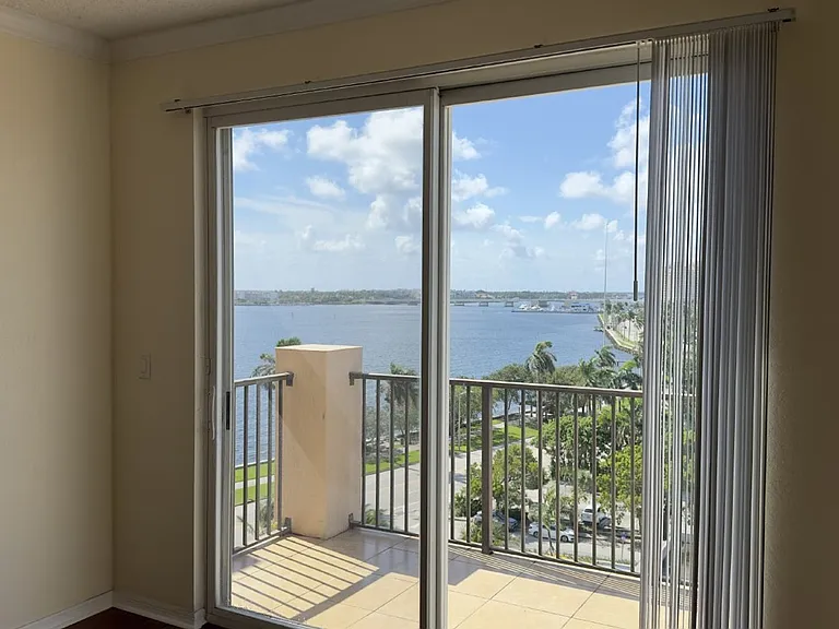 1801 N Flagler Dr #910 — Photo 8