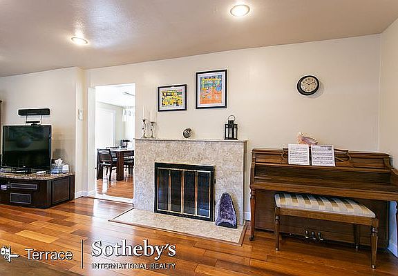 3rd image of 10844 Jewel Ave