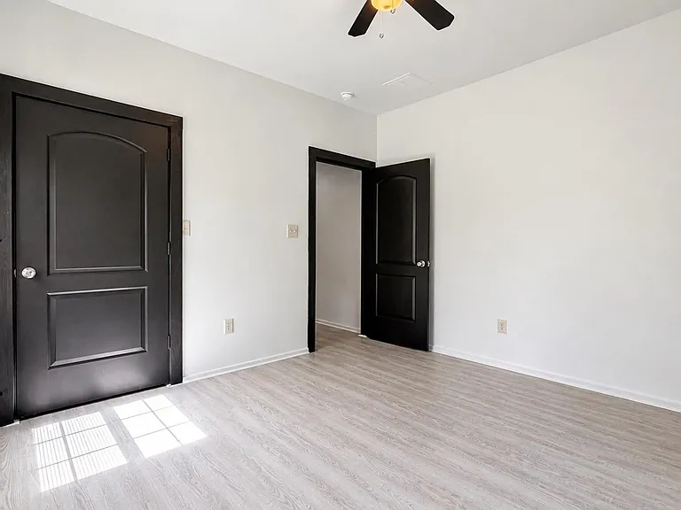 11611 Walraven Dr — Photo 16