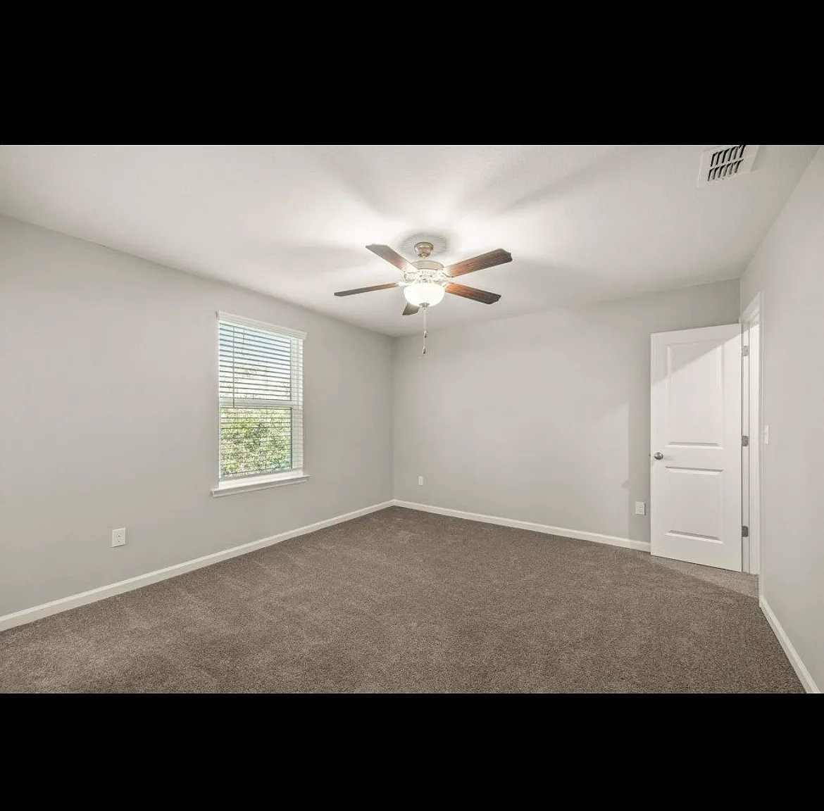 30 Wainscott Cir — Photo 3