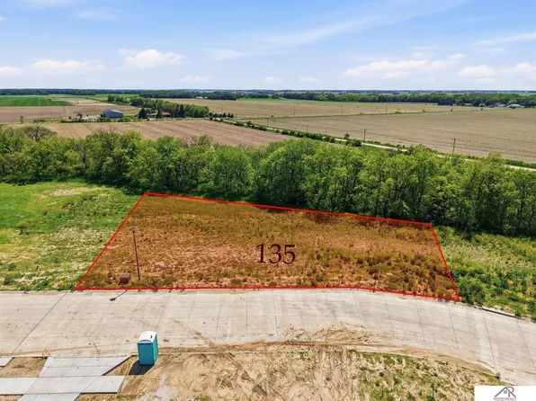 135 Sunset Rdg, Crete, NE 68333