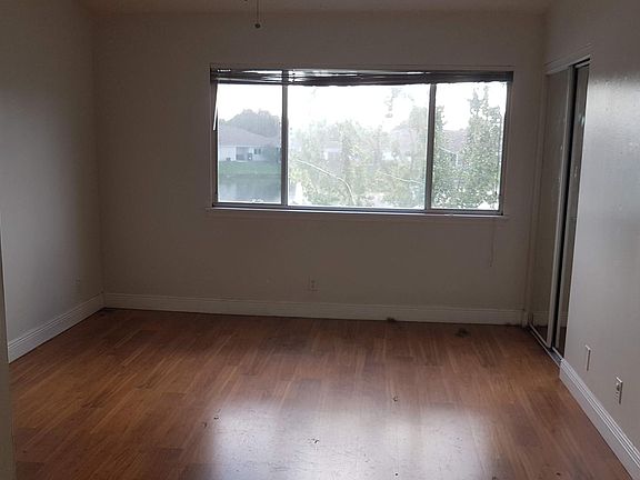4th image of 4931 SW 31st Ter